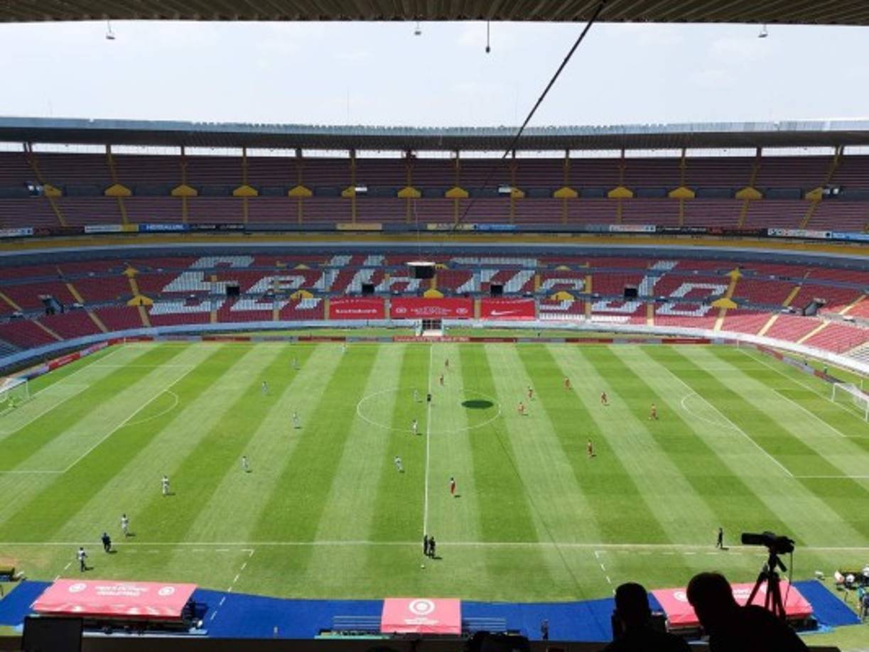 Haití salió a la cancha del estadio Jalisco con desventaja numérica. La Concacaf no esperó y el juego comenzó a la hora programada.