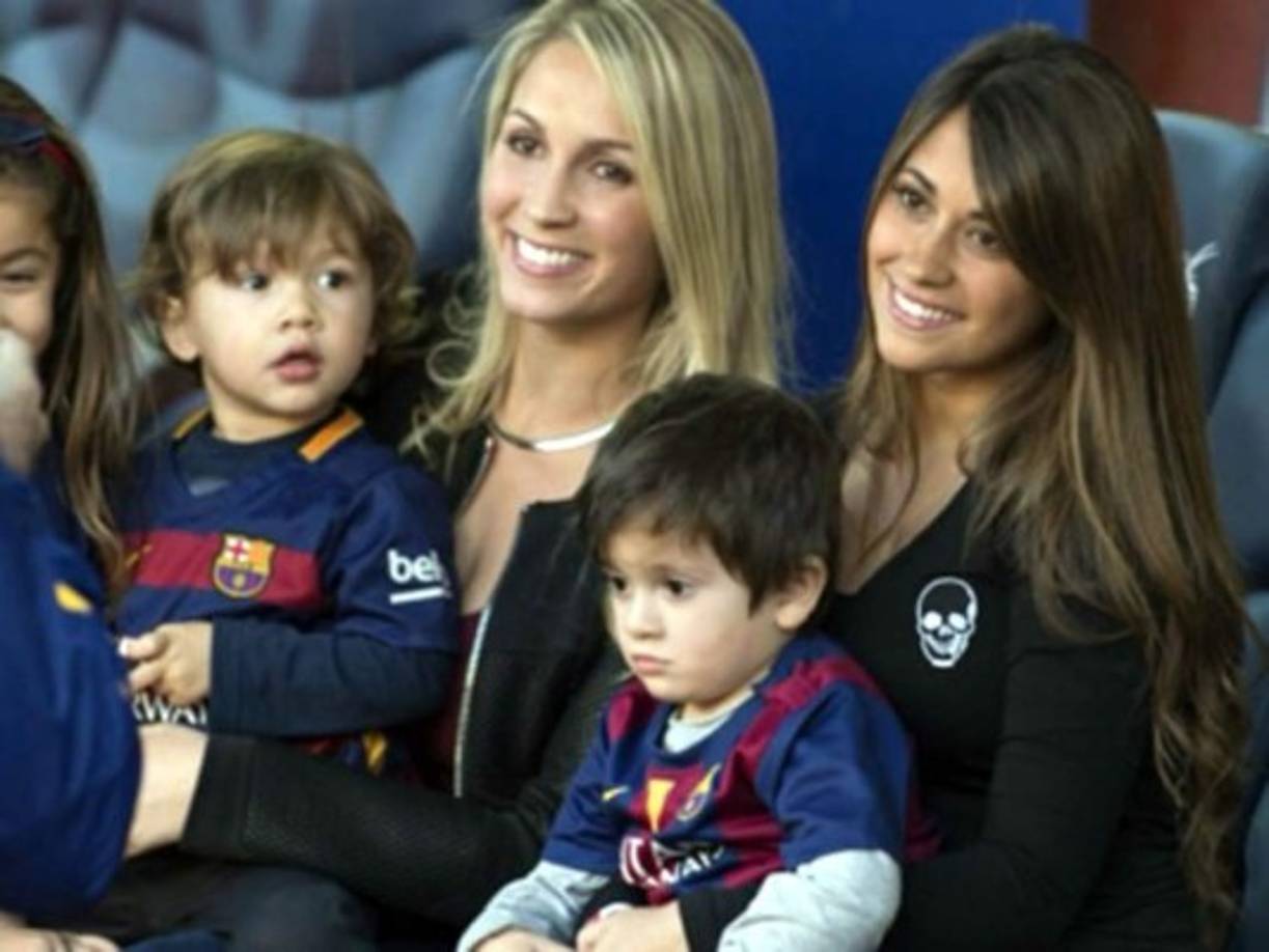 Antonella Roccuzzo estuvo acompañada por Sofía Balbi, esposa de Luis Suárez.