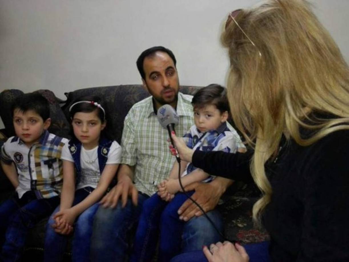 La periodista escribió en su cuenta de Facebook, 'el pequeño Omran, quien fue utilizado por los medios para dañar la imagen del ejército sirio, ahora vive en el estado de Siria con su Ejército, su líder y su gente'.