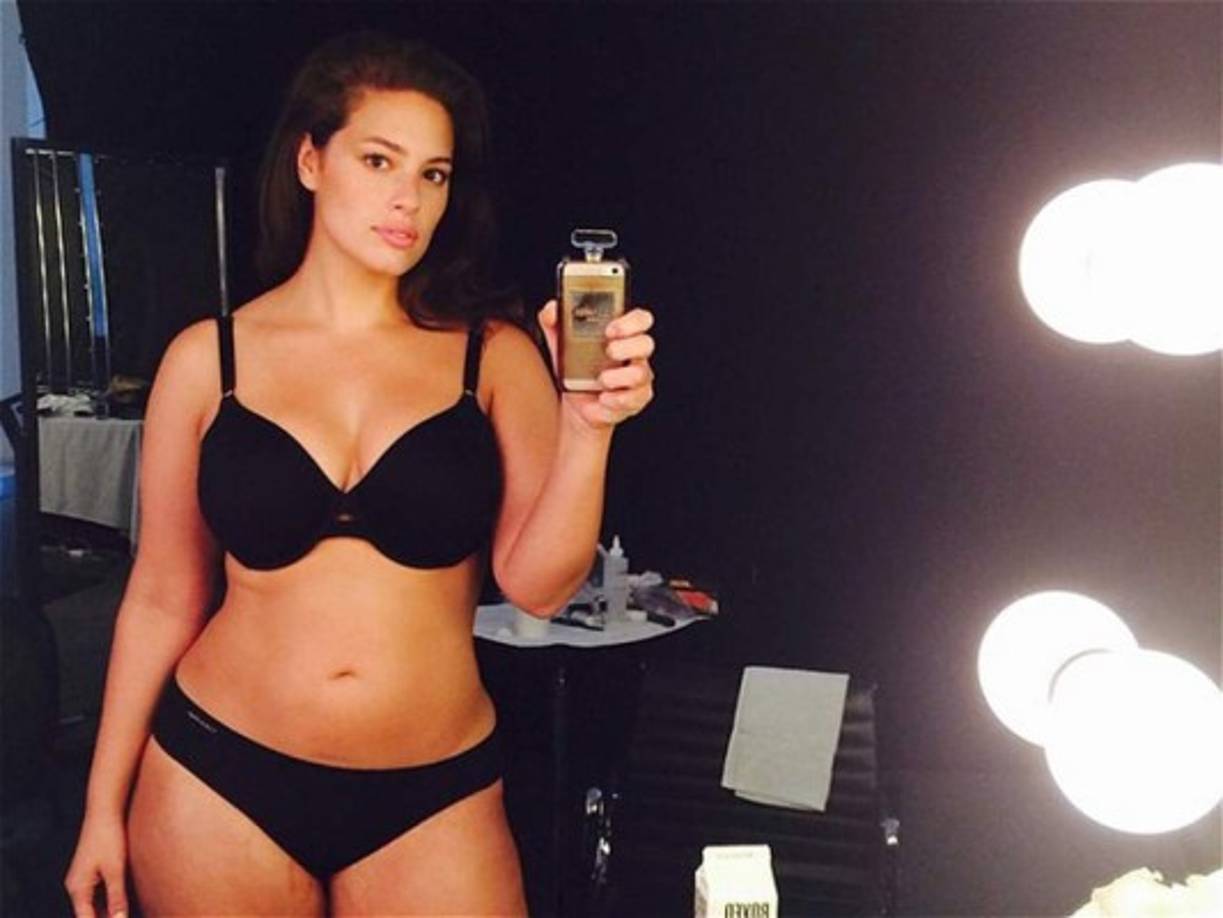 Ashley tiene una página web ashleygraham.com y páginas en Facebook y Twitter.