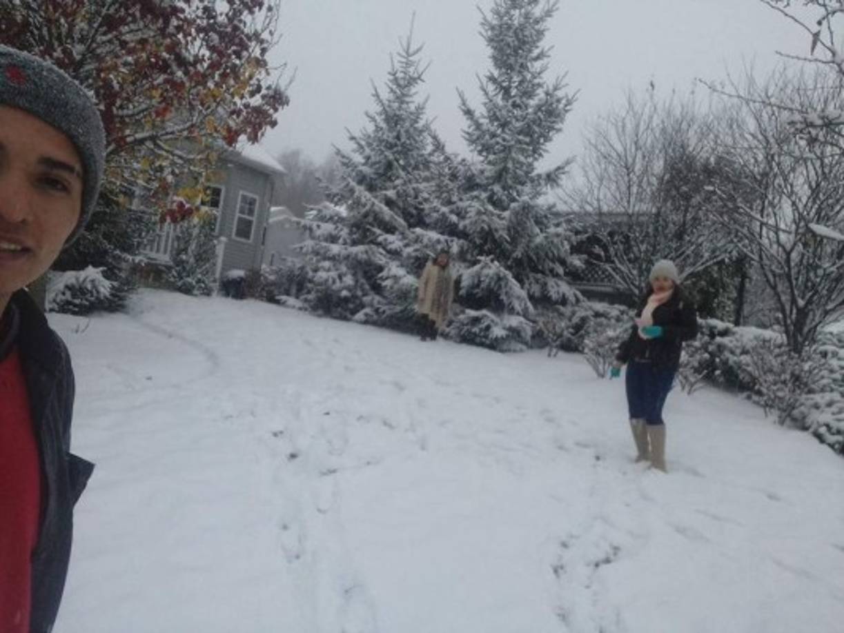 A pesar de que las condiciones climatológicas no son extremas, con una temperatura máxima de 1° centígrado prevista en Washington -de acuerdo con el Servicio Nacional de Meteorología (NWS, por sus siglas en inglés)-, los hondureños salieron a disfrutar de la que se prevé será una de las últimas nevadas en Nueva York. <br/><br/>Arodys C. Ponce compartió esta imagen de su hogar en el estado de Nueva York.