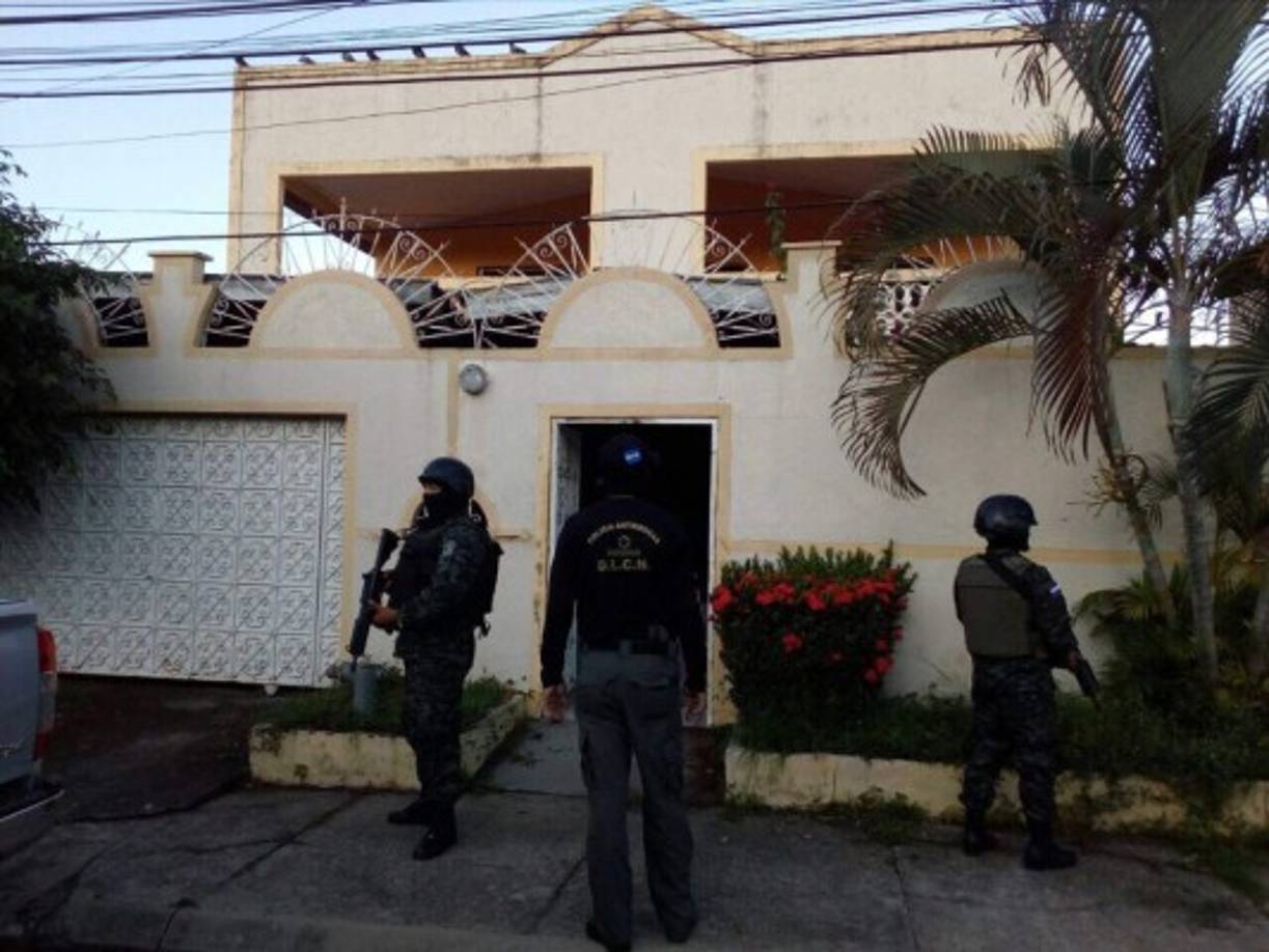 Agentes de investigación y fiscales del Ministerio Público realizaron este jueves la “Operación Eclipse”, que consiste en la ejecución de 18 allanamientos en viviendas ubicadas en los municipios de La Ceiba, Atlántida y Balfate, Colón.