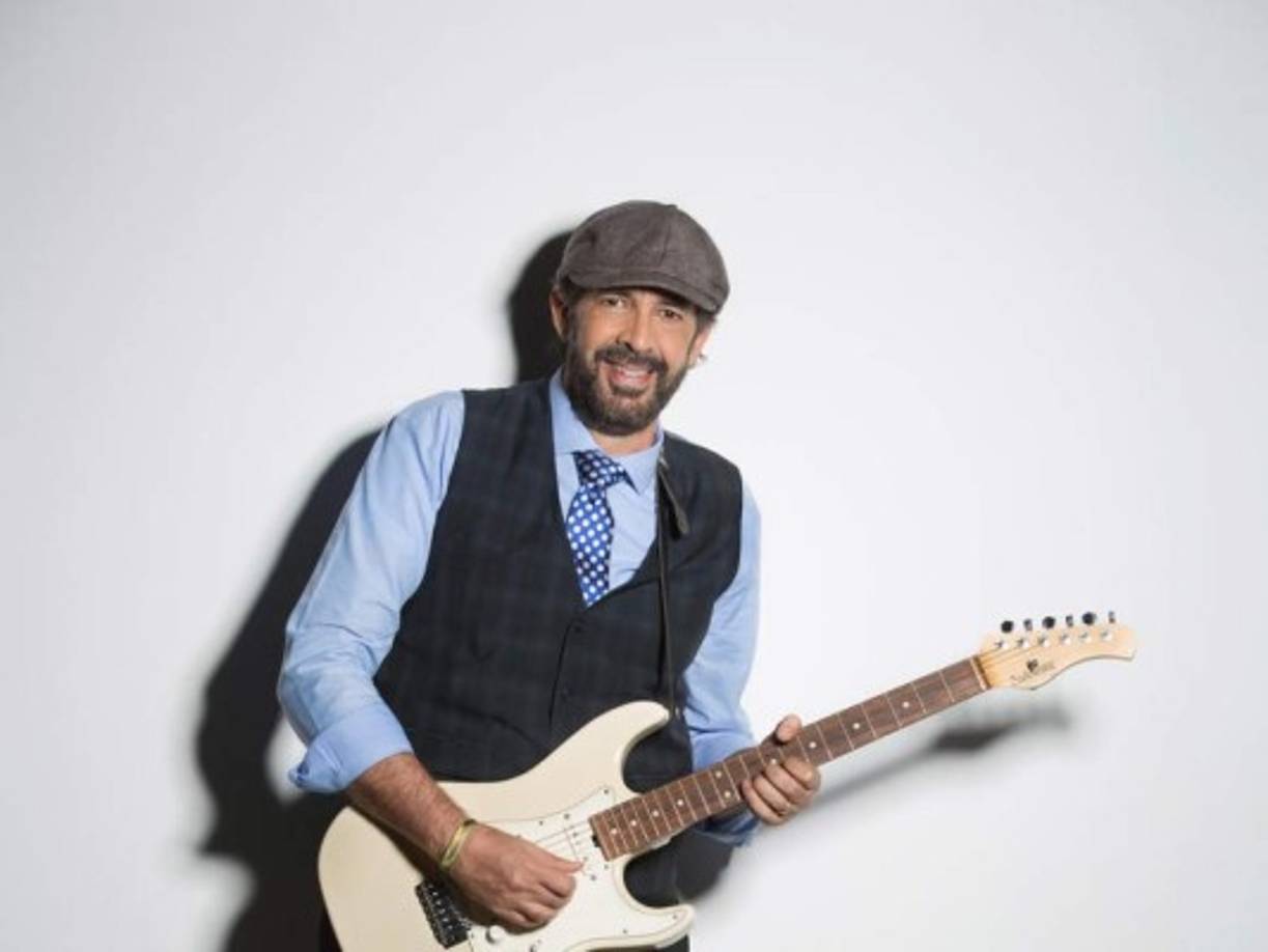 A principios de la década de los 90, el cantante Juan Luis Guerra (59) se convirtió el cristianismo, pero no fue hasta unos años más tarde cuando la religión pasó a ser su prioridad. El cantante incluso ha virado su carrera profesional hacia la religión, publicando un disco titulado ‘Colección cristiana’ en 2012. Guerra dejó de asistir a su congregación habitual por los celos que sentía su mujer de la pastora que le estaba guiando en su camino al cristianismo.