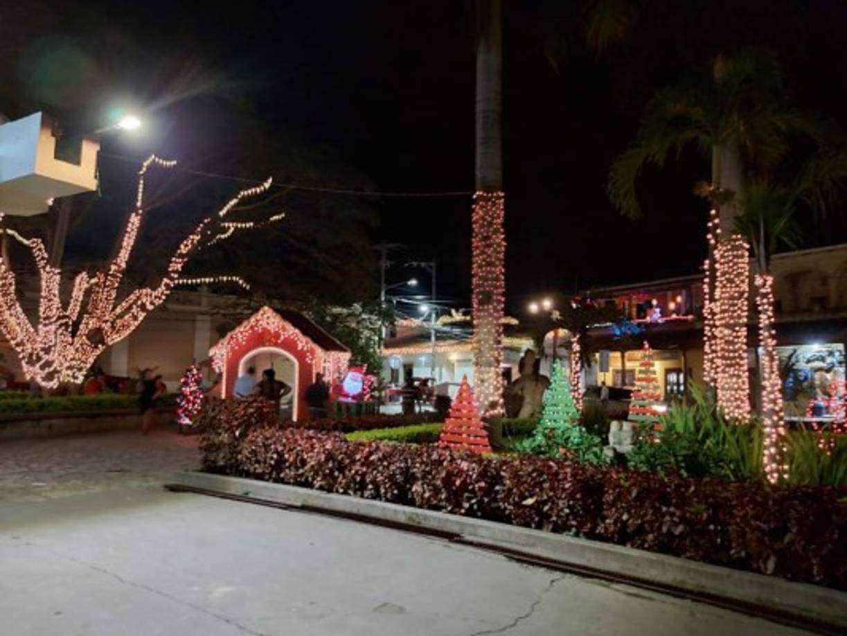 Cada rincón ha sido decorado para evocar la belleza de la Navidad y recordar los aires de la reconciliacion y el perdón.