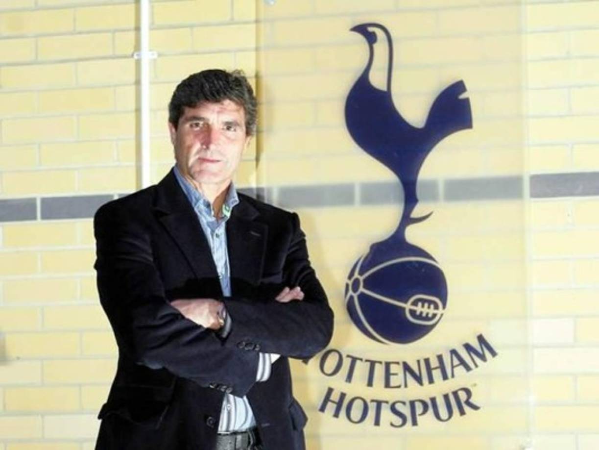 Juande Ramos. En Inglaterra, las 'Jaffa Cakes' son unas galletas blandas, semicubiertas de chocolate, a menudo rellenas de naranja u otras frutas. Los jugadores del Tottenham solían ir a McDonalds por ellas tras los entrenamientos y Juande Ramos acabó con la costumbre. Le prohibió a los futbolistas comerlas.