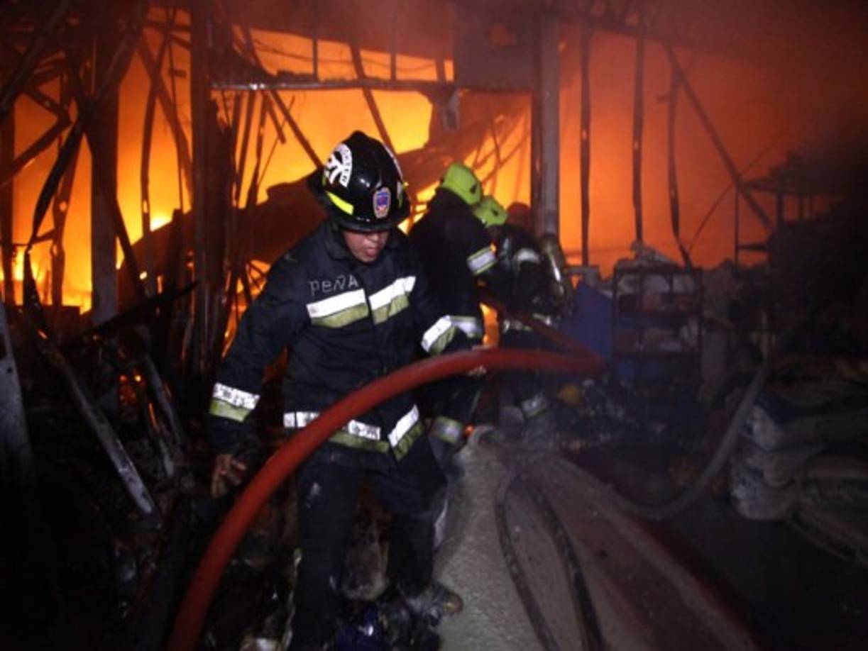 El fuego fue controlado dos horas después de que inciara el incendio.