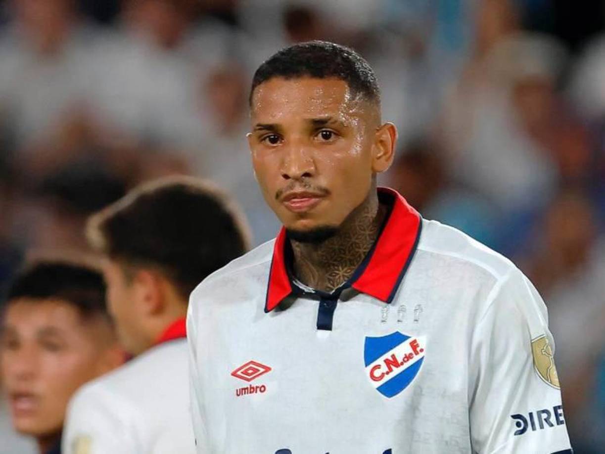 En total disputó 135 partidos como profesional a nivel de clubes. El 4 de mayo, Izquierdo anotó su único gol con Nacional entre sus dos pasajes: fue un cabezazo con asistencia de Alexis Castro durante la victoria por 4 a 2 contra Racing por el Torneo Apertura. 