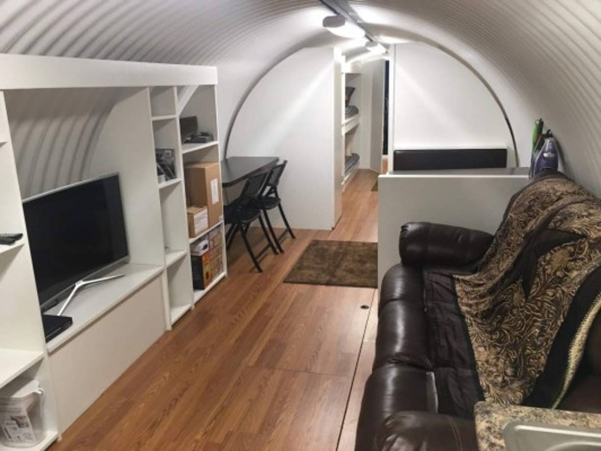 Dependiendo del precio, el refugio puede tener ducha, baño, seis camas, cocina y espacio para almacenar comida y agua para 28 días.