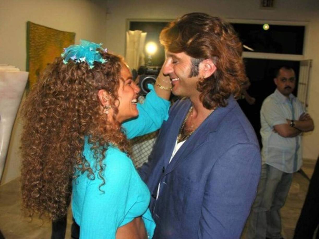 En medio de la polémica, la pareja llegó al altar en febrero de 2004, a tan solo dos meses de que Niurka había confirmado su separación de Juan Osorio, en su momento fue un gran escándalo en el medio del espectáculo.