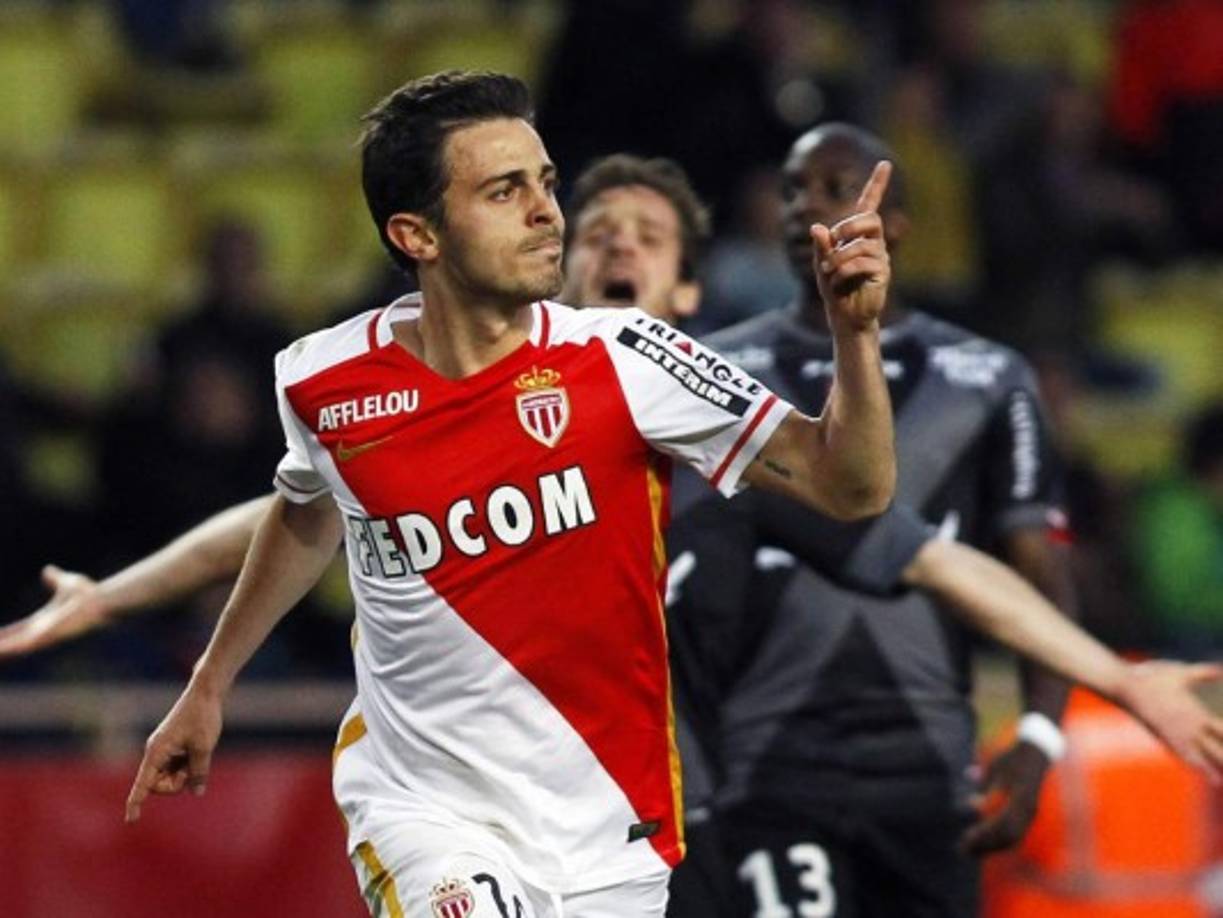 El Manchester United sigue buscando la manera de reforzar su plantilla de cara a la próxima temporada, en la que el club espera disputar la Champions League tras varios años de ausencia en dicha competición. Y para ello, ha puesto los ojos desde hace tiempo en un Bernardo Silva que ahora ha dado un paso al frente, afirmando que su deseo pasa por jugar en la Premier.