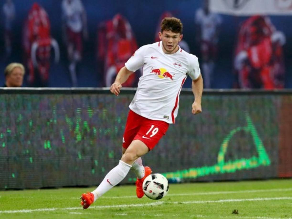 El extremo del RB Leipzig, Oliver Burke, estaría viajando a Inglaterra para someterse a un examen médico para poder firmar por el West Bromwich. El jugador escocés de 20 años había llegado a Alemania por más de 15 millones de euros y ahora estaría dispuesto a hacer el camino de vuelta. Podría llegar traspasado o cedido.