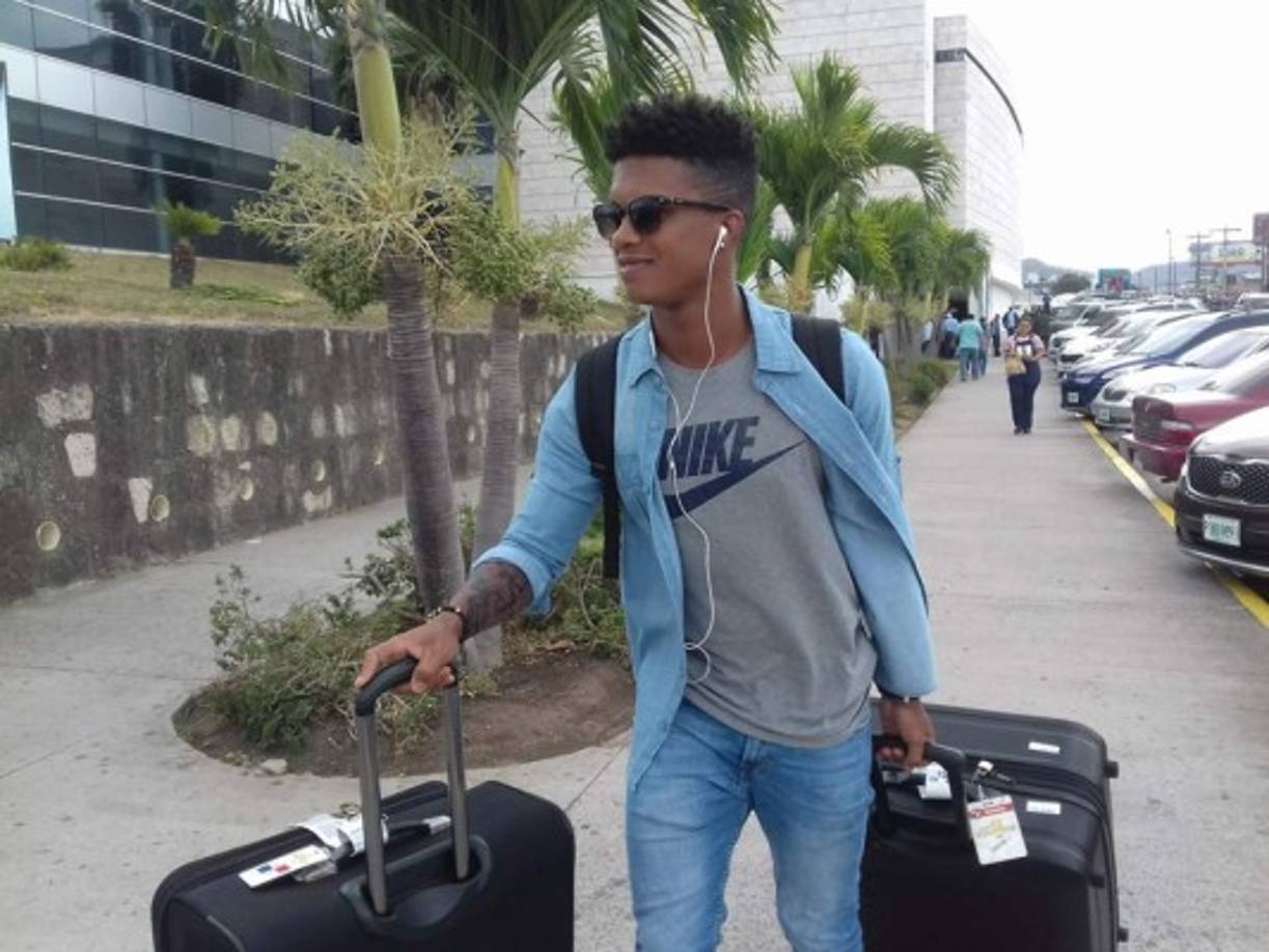 El defensa panameño Luis Ovalle arribó este miércoles a Tegucigalpa para sumarse a las filas del Olimpia. El polivalente jugador firmó por un año.