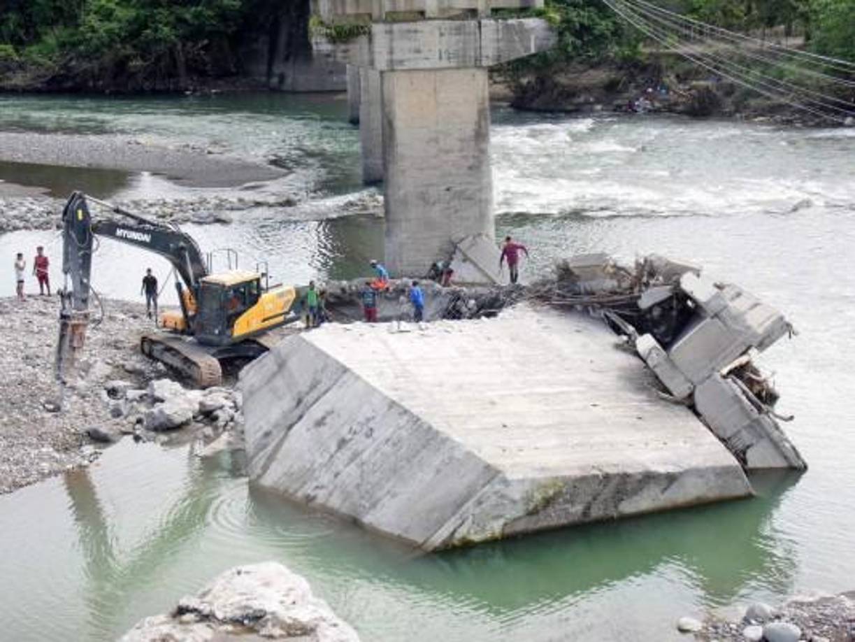 Los trabajos para reconstruir el puente Saopín iniciaron el 15 de noviembre de 2021 y concluyeron a finales de abril, cuando se cayó por primera vez con la tormenta Eta en 2020. 