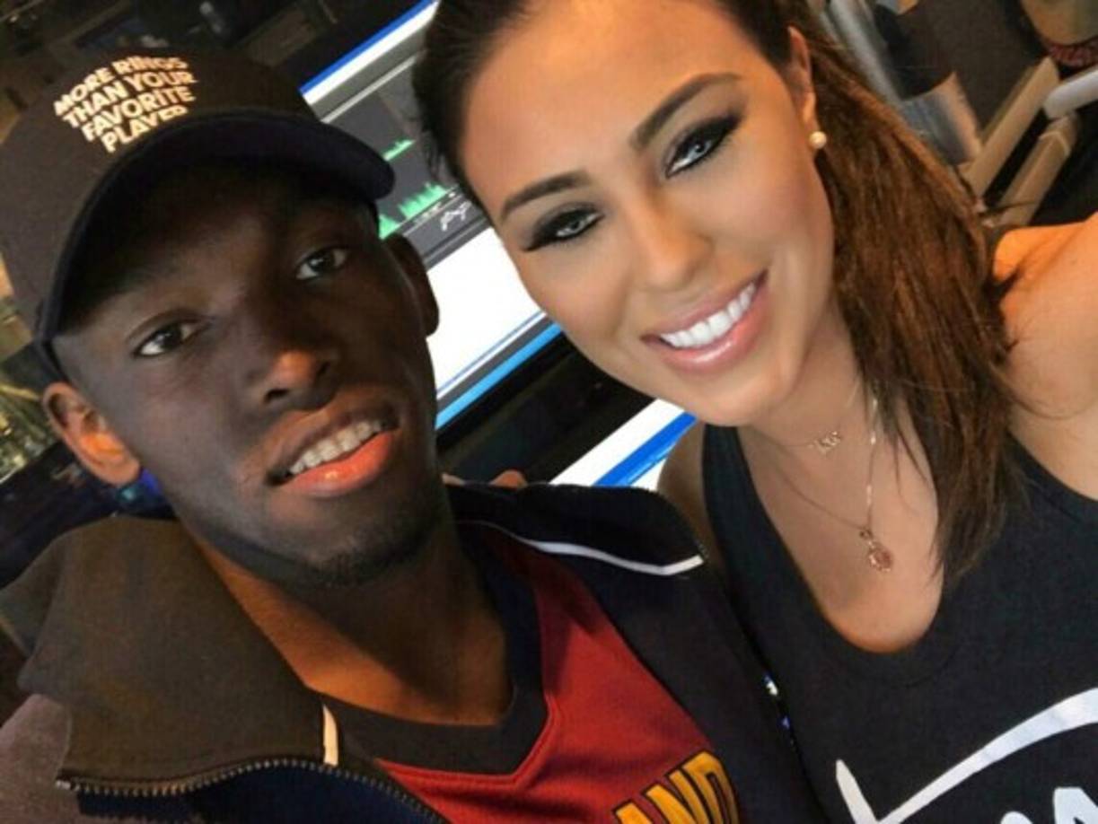 La hermosa venezolana en una de las fotos que ha subido en sus redes sociales con nada más y nada menos que el delantero hondureño Alberth Elis, uno de los mejores jugadores del Houston Dynamo.