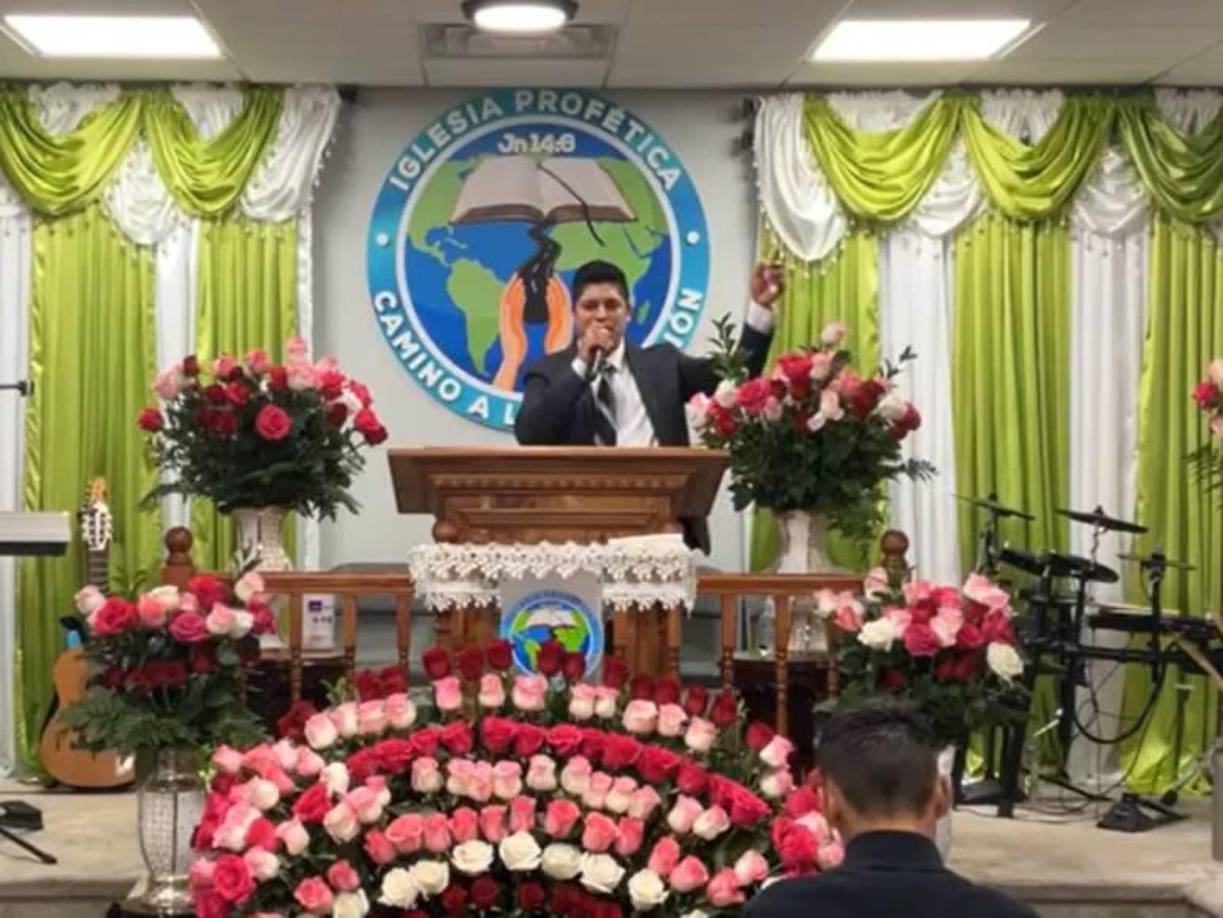 Yoni predicaba en la iglesia Profética Camino a la Salvación en New Jersey.