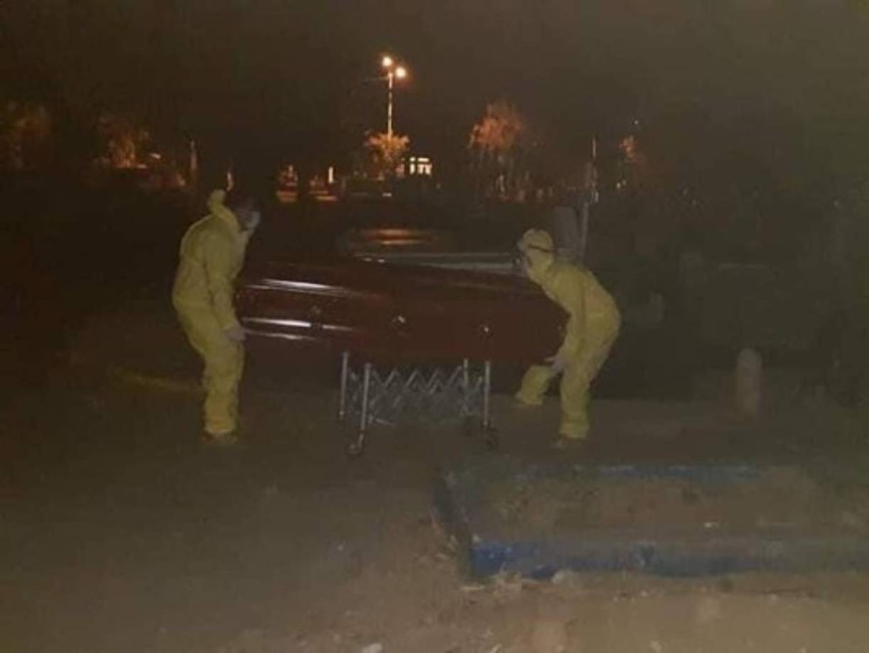 a Coalición Nacional, que agrupa a varias organizaciones opositoras, emitió un comunicado en el que denuncia que 'los dolientes son obligados a perseguir camionetas con el ataúd para conocer el lugar donde van a enterrar a sus seres queridos', y 'son amenazados por policías o paramilitares para que no digan la verdad sobre las causas de la muerte'.