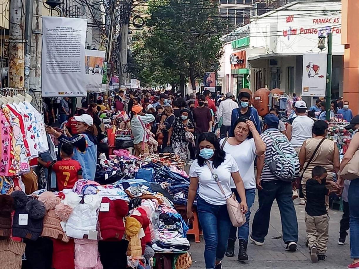 Está impulsada principalmente por las compras navideñas, el turismo interno y el aumento en la demanda de servicios y productos relacionados con las festividades.