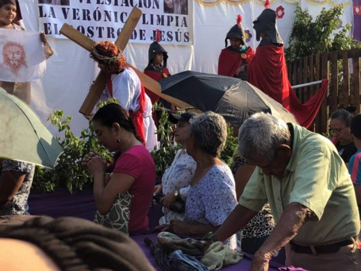 Con gran devoción los feligreses católicos recordaron la pasión y muerte de nuestro Señor Jesucristo.