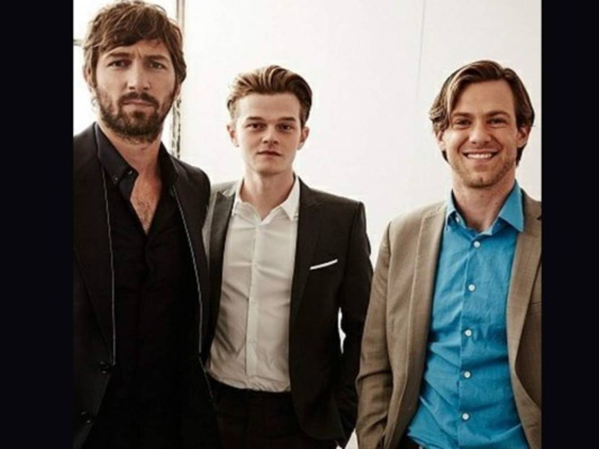 Con los actores Michiel Huisman y Robert Aramayo de la miniserie 'Harley and the Davidsons'.