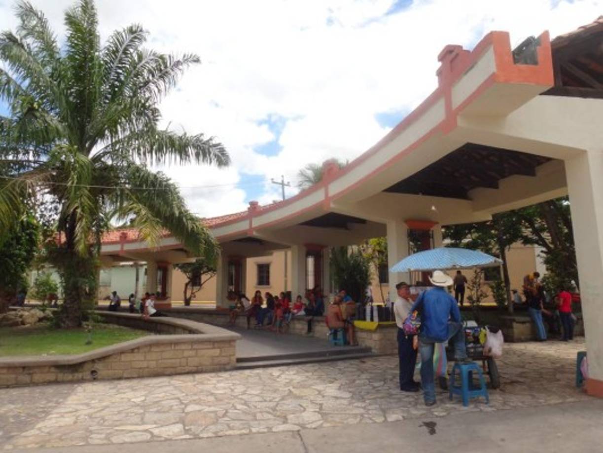 Vista del Parque Central en la ciudad de Copán Ruinas, Honduras.