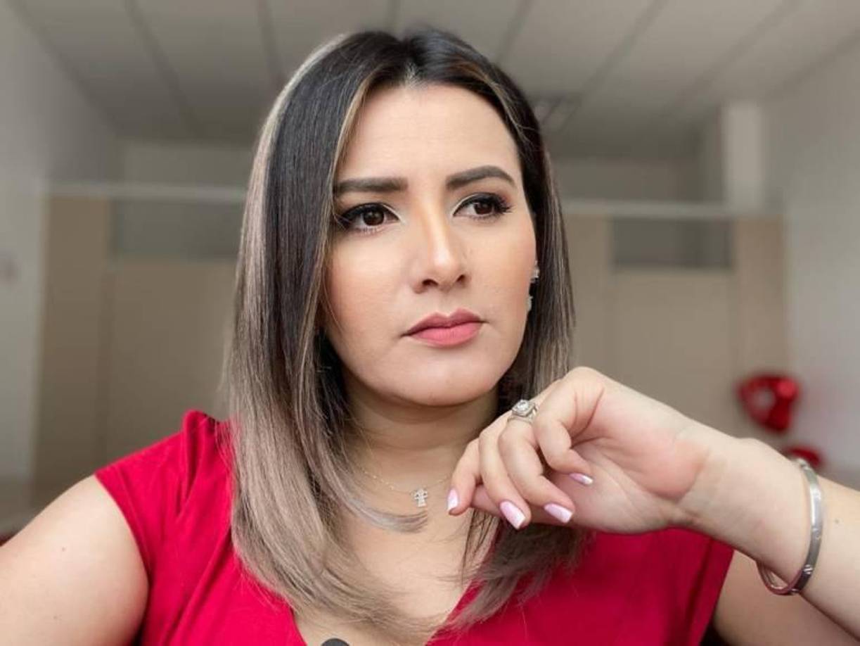 La destacada presentadora expresó que en los últimos días ha recibido varios insultos de sus críticos en las redes sociales diciéndole “vendida”, “corrupta”, vende patria”, “Ya se por que está pe... critica al gobierno”.