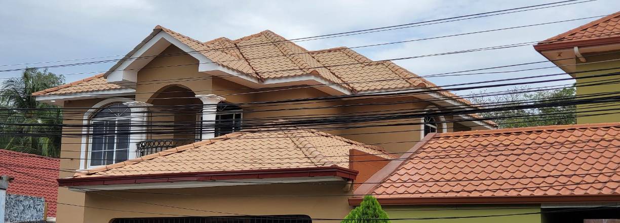 Foto de las armas de guerra halladas en residencial Villas Mackay