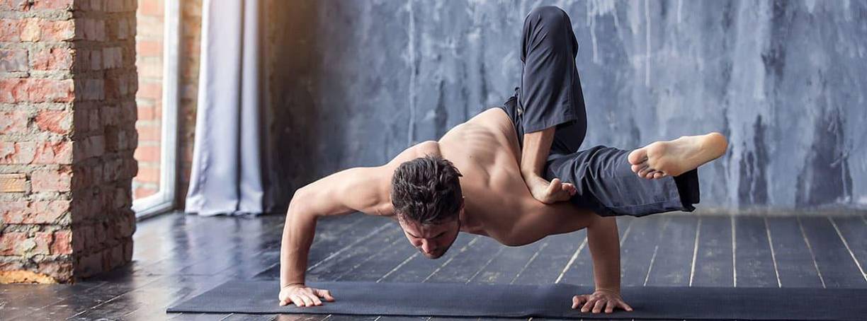 Facilitación Neuromuscular Propioceptiva: Los estiramientos deben <b>mantenerse durante 10-30 segundos</b> en el punto de tensión o cuando notemos una ligera molestia para la mejora del rango de movimiento de la articulación. <b>Se recomienda hacer de 2-4 series al menos 2-3 veces a la semana</b> para obtener resultados.