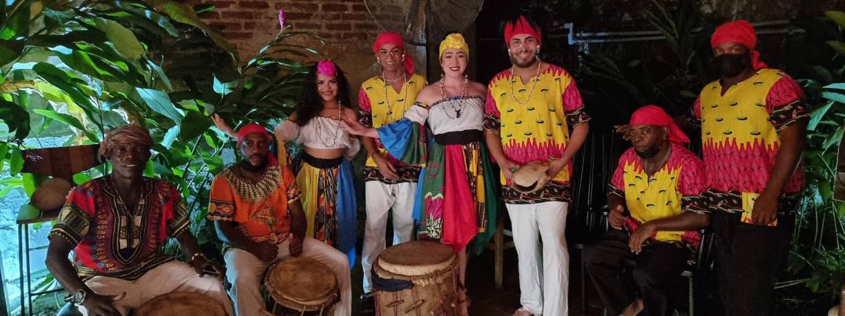 Zorzales de Sula ha viajado en representación del folklore hondureño por todo Centroamérica, varios países de Sur América, Europa y Asia. Han estado en múltiples eventos mundiales de folklore y han destacado por su gran talento y creatividad en sus presentaciones.
