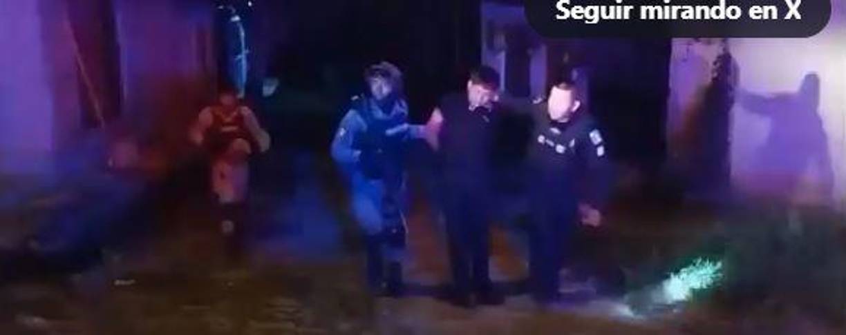 Además de darse cuenta de los hechos noticiosos, la madre de Maximiliano notó que portaba un arma. Otro de los hechos noticiosos al que se vincula es el asalto a una taquería en Temixco la noche del domingo 14 de julio.