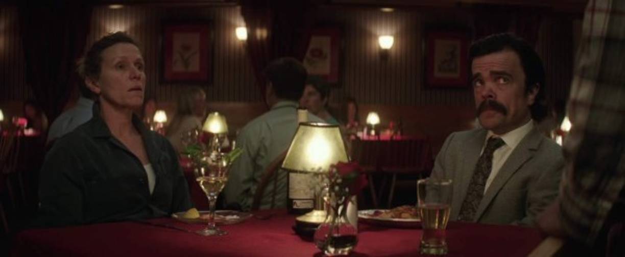 Tres anuncios por un crimen (Three Billboards Outside Ebbing, Missouri) obtuvo seis menciones entre ellos Mejor Director (Martin McDonagh), Mejor Película Dramática y Mejor Actriz (Frances McDormand).<br/><br/>Además Mejor Actor de Reparto en una Película (Sam Rockwell) Mejor Banda Sonora (Carter Burwell) y Mejor Guión (Martin McDonagh).