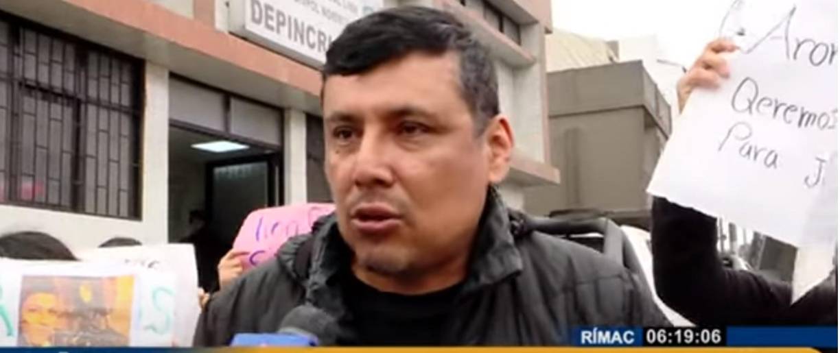 “El que maneja la moto ha sido el señor Aron y el que dispara y mata a mi hijo ha sido Carlos Alarcón Terán” denunció el papá de la víctima, quien responsabilizó a ambos sujetos por lo ocurrido.