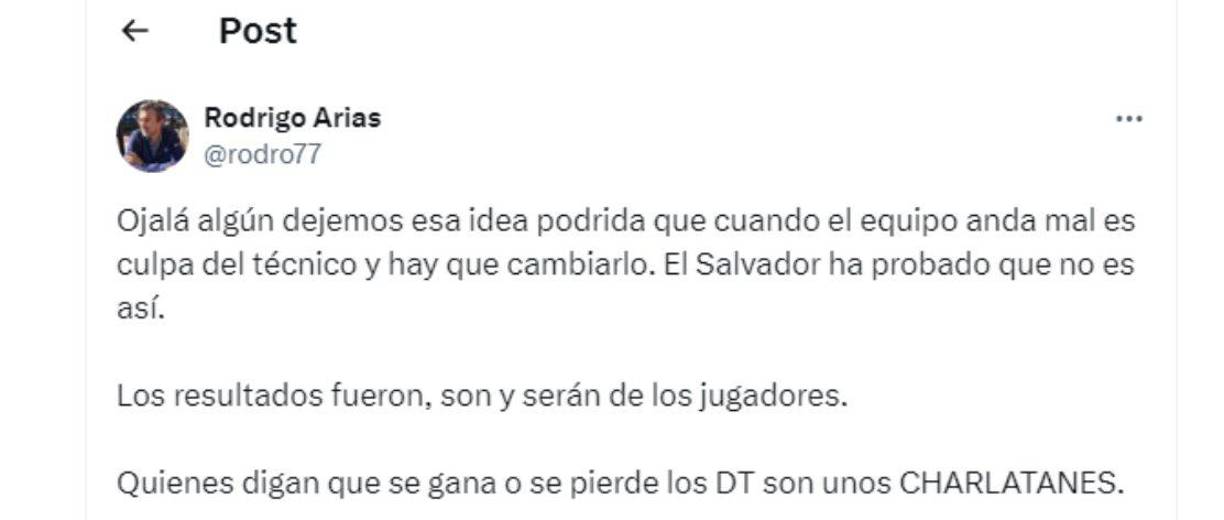 ”Son unos charlatanes”, expresó de forma molesta el periodista salvadoreño Rodrigo Arias.
