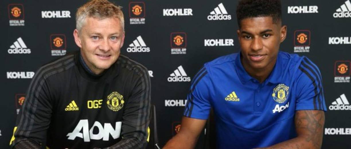 El delantero inglés Marcus Rashford de 21 años de edad ha renovado con el Manchester United hasta junio de 2023. En su momento se informó que era pretendido por Barcelona.