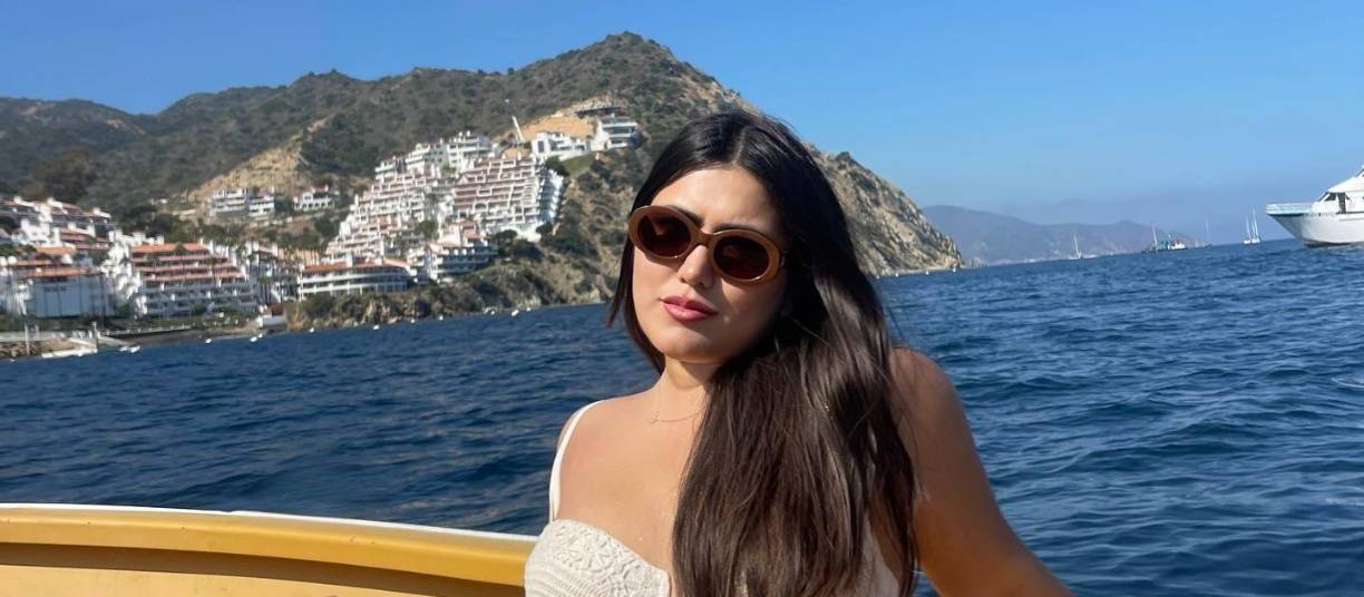 Para la tik toker Silvana Marciana, Adrían no se salió sino que la producción del programa lo sacó. “A ese wey lo corrieron, te quiero recordar que esto es televisión, yo no tengo pelos en la lengua pero sí tengo contactos en las televisoras y me he enterado de cada pinche cosa, la versión de que este wey se salió y cómo la van a manejar yo no me la voy a creer, lo que hizo que corrieran a Adrián Marcelo fue la presión del público a la producción, pero cómo me vas a negar que después de la salida de los patrocinadores más pesados ahora sí este wey ya decide abandonar la competencia, nomás es cosa de echarle más coco”.