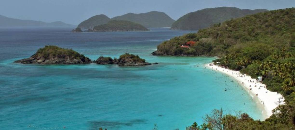 En las islas británicas, viven unas 28,000 personas.