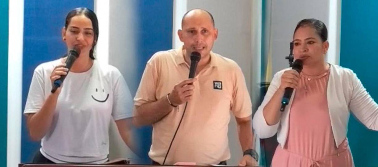 En la denuncia, Rincón señalaba a dos hombres supuestamente involucrados en un robo en una empresa familiar dedicada a la fabricación de muebles.