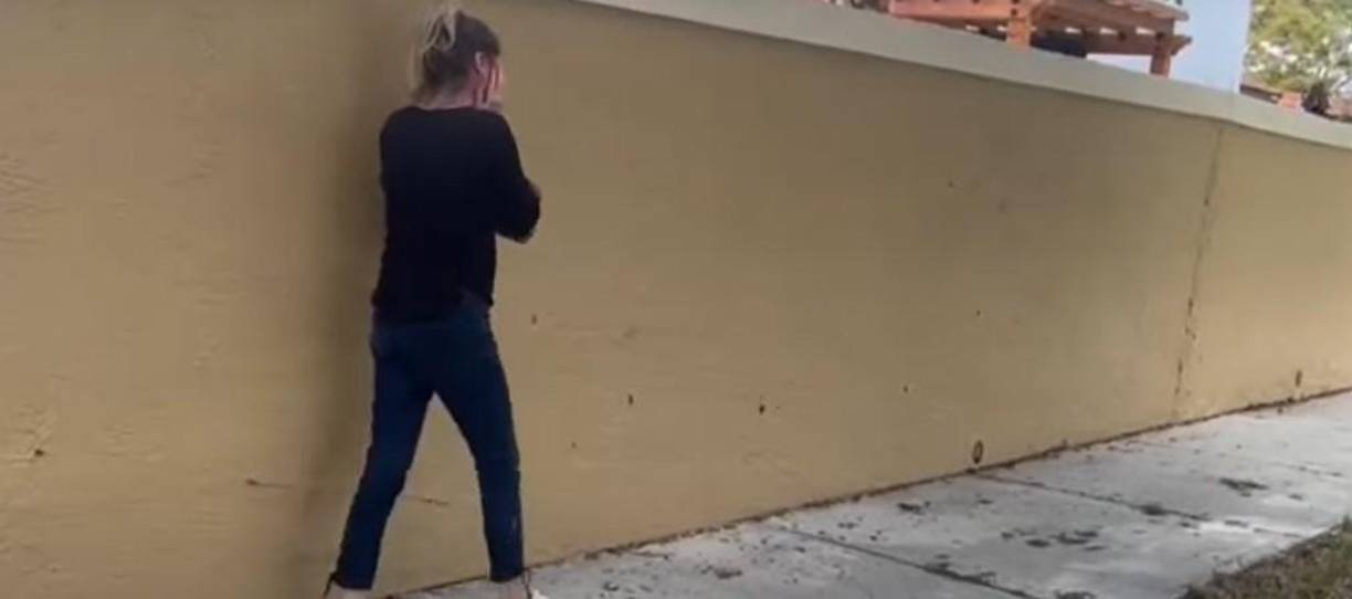 Este viernes por la mañana un miembro de la familia llegó hasta la vivienda localizada en Miami Lakes porque Yoanka nunca le contestó el teléfono y al no poder entrar a la casa se vio obligada a llamar al 911.