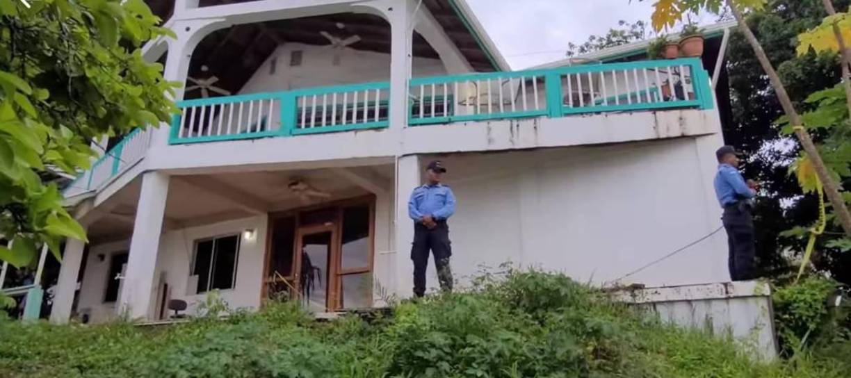 “Ella ha estado yendo allá a molestar a mis inquilinos, entonces los inquilinos me están llamando a mí para ponerme quejas”, declaró en ese momento. 