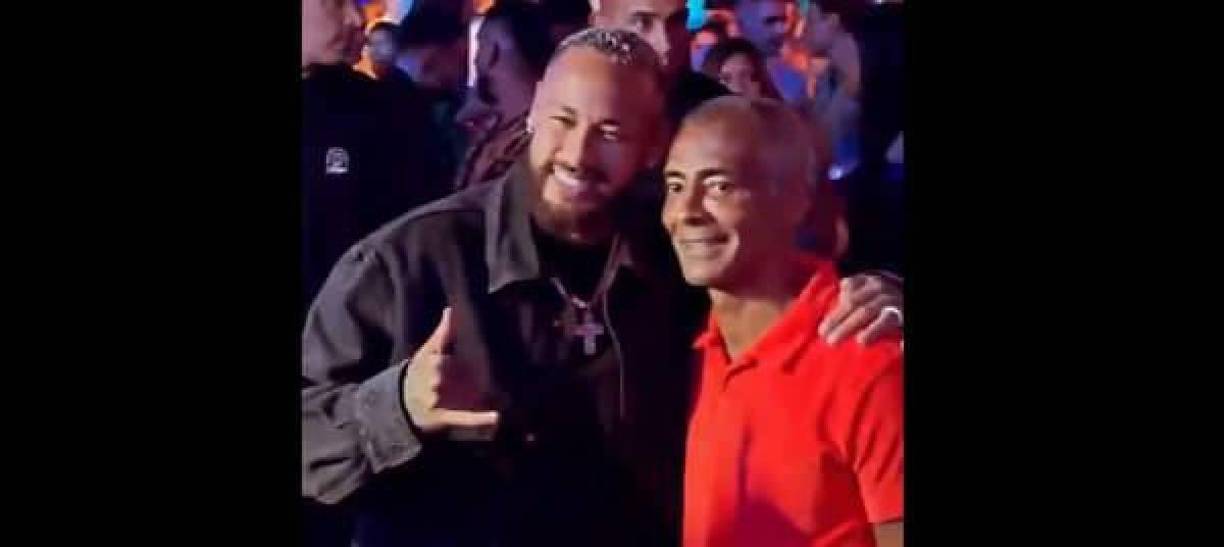 Neymar apareció en la fiesta de cumpleaños de Romario y rápidamente sus seguidores empezaron a comentar sobre su estado físico.