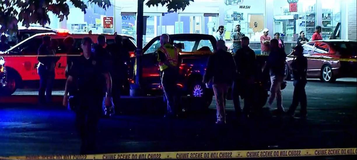 Hasta el momento, no se han presentado cargos oficiales contra los dos hombres detenidos por el IMPD. Actualmente, la policía mantiene detenidos a los hombres por cargos preliminares de agresión con arma mortal e imprudencia criminal.