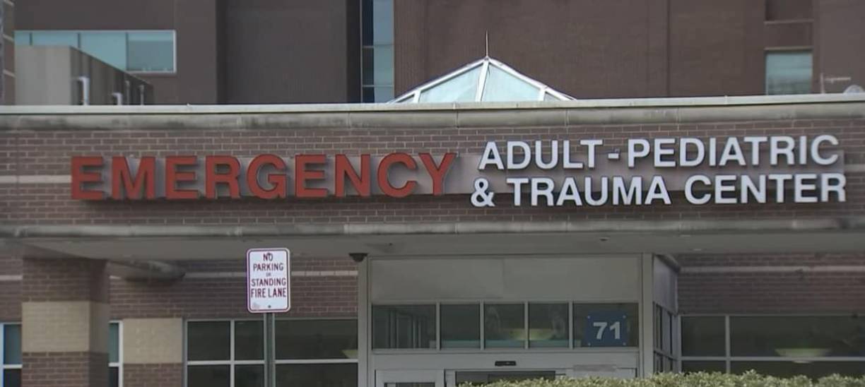 “Mi hijo está luchando por su vida”, dijo el acongojado padre.