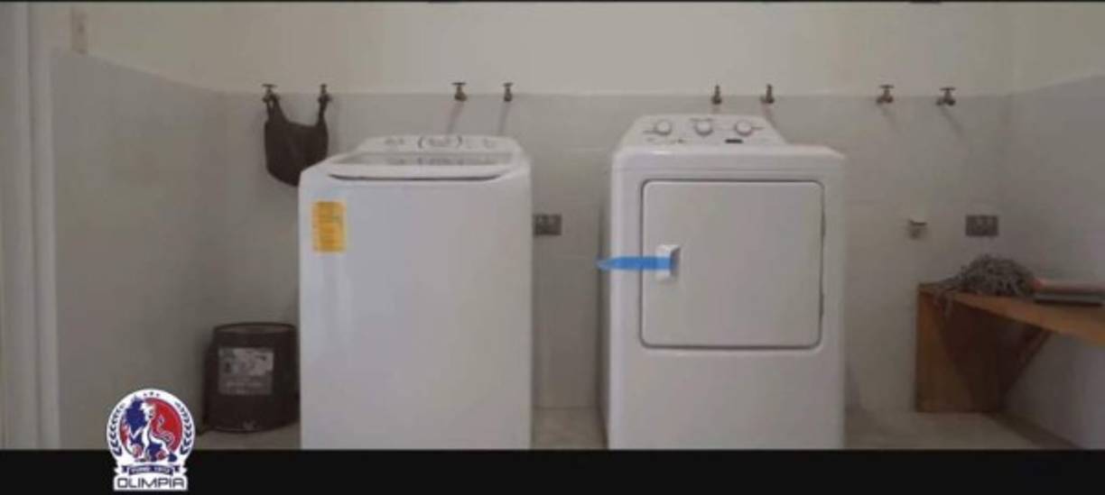 La sede del Olimpia tiene un espacio para la utilería del club. Acá es el área de lavandería.