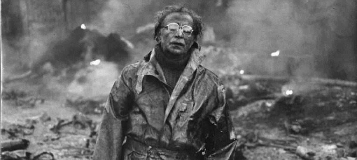 Cartas de un hombre muerto<br/>Tras una guerra nuclear, los supervivientes se han refugiado en bunkers subterráneos para protegerse del invierno nuclear. Sin embargo, una nueva generación encuentra la forma de crear una nuevo sistema de vida sobre la Tierra.