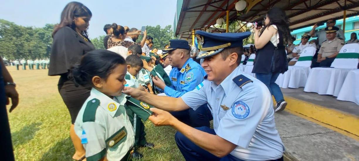 En tanto, destacó la labor que desarrolla el Liceo Militar del Norte en orientar y educar a niños, que poco a poco van escalonando, desde una visión y principios patrióticos. 