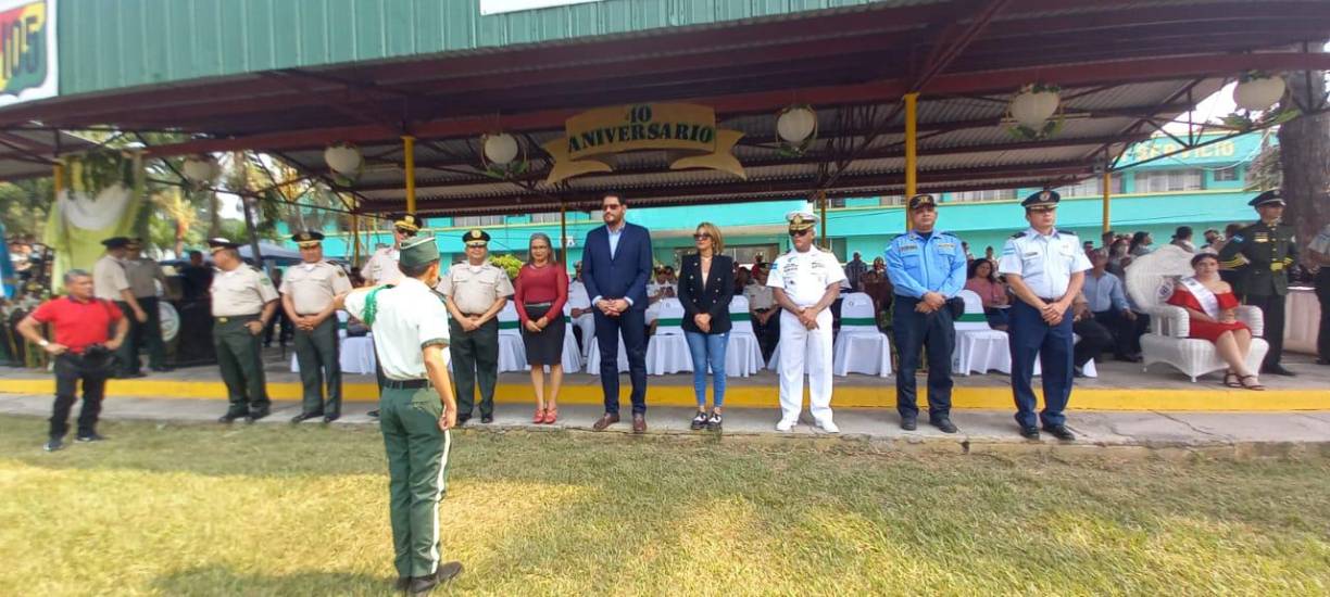 Además, también está presente la gobernadora del departamento de Cortés, Alexa Solórzano. 