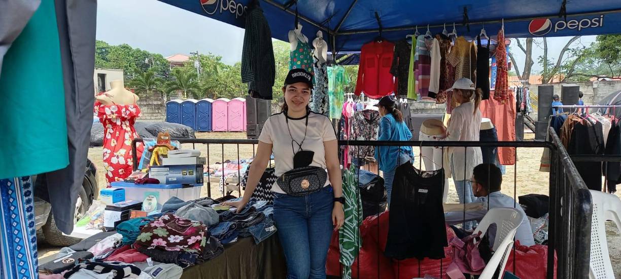 Cientos de sampedranos acudieron este sábado a comprar de todo en la segunda edición del “<b>flea market</b>” de <b>Diario LA PRENSA.</b>