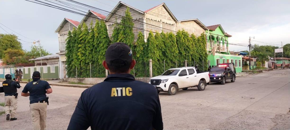 Utilizan ocho distintas modalidades de trasiego para esconder la droga, tal como lo ha evidenciado la ATIC en los 21 decomisos anteriores, siendo la más utilizada los compartimientos falsos en vehículos pesados y livianos, luego en baúles de carros turismos, hasta las más ingeniosas formas, entre ellas: camas, naranjas, armarios, tabla yeso, cocos y llantas.