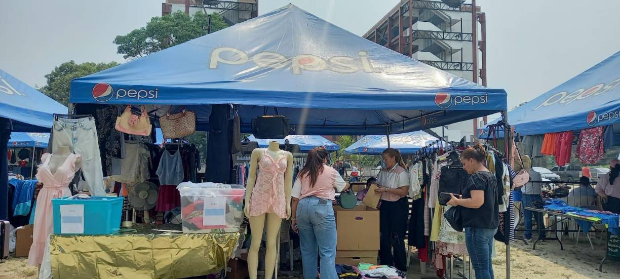 Uno de los asistentes dijo que el “flea market” era una opción para comprar artículos de segunda mano a un mejor precio.