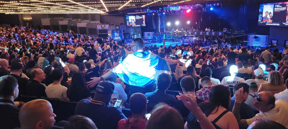 Hondureños se han hecho presentes para apoyar a Teófimo.