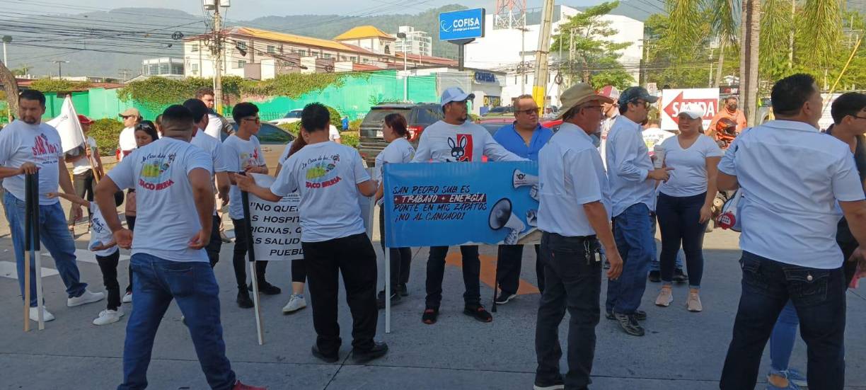 A una semana de estar vigente el toque de queda, las pérdidas para los negocios son millonarias y representantes del rubro nocturno señalan que entre 20,000 y 22,000 empleos están en peligro, entre directos e indirectos.